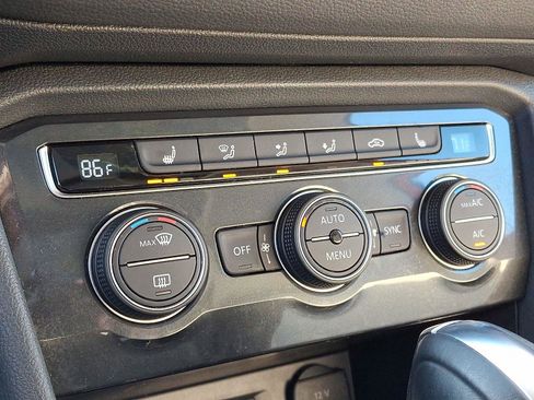 Used 2018 Volkswagen Tiguan SEL image 16