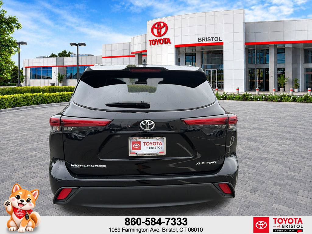 Used 2022 Toyota Highlander XLE AWD/4WD image 6