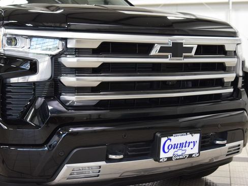 Used 2024 Chevrolet Silverado 1500 High Country w/ Technology Package AWD/4WD image 13