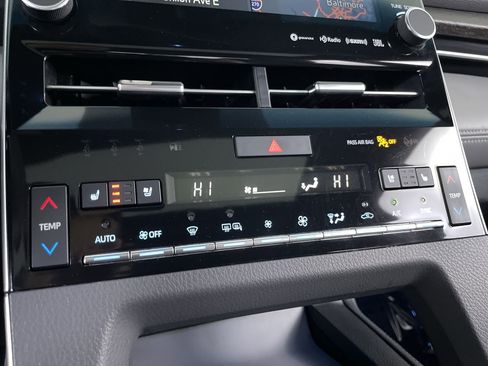 Used 2019 Toyota Avalon Limited image 18