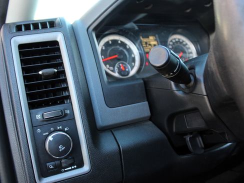 Used 2017 RAM 1500 Express image 17