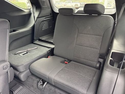 Used 2025 Chevrolet Traverse LT w/ Sun and Wheel Package image 14