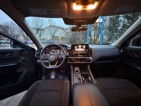 Used 2025 Nissan Pathfinder SV image 35