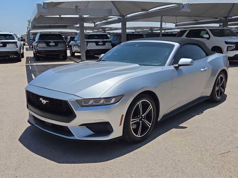 Used 2024 Ford Mustang Convertible RWD image 4