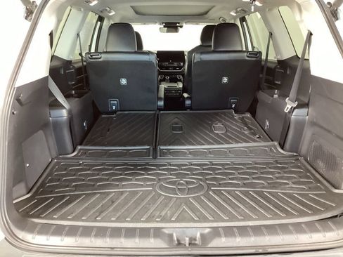 Used 2024 Toyota Grand Highlander AWD image 13