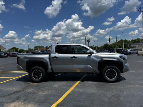 Used 2024 Toyota Tacoma TRD Off-Road AWD/4WD image 4