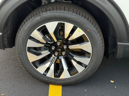 New 2026 Ford Explorer Platinum image 5