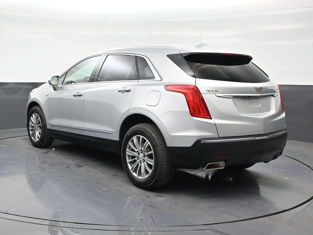 Used 2017 Cadillac XT5 Luxury w/ Driver Awareness Package FWD image 3