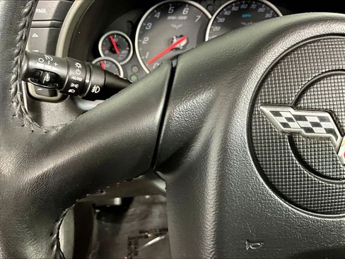 Used 2005 Chevrolet Corvette Coupe w/ Preferred Equipment Group RWD image 11