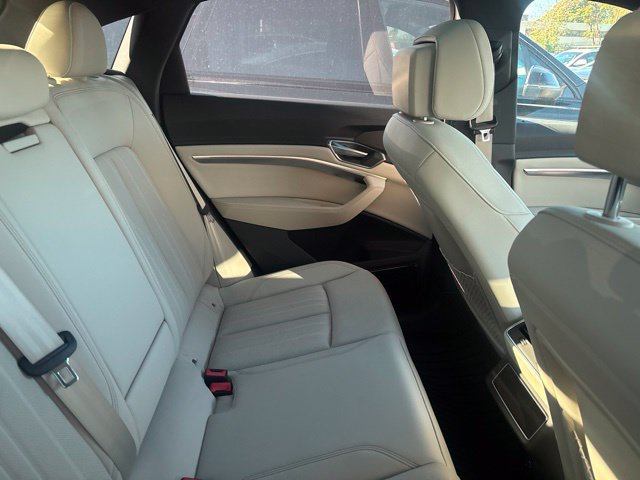 Used 2024 Audi Q8 e-tron Premium Plus w/ Premium Plus Package AWD/4WD image 9