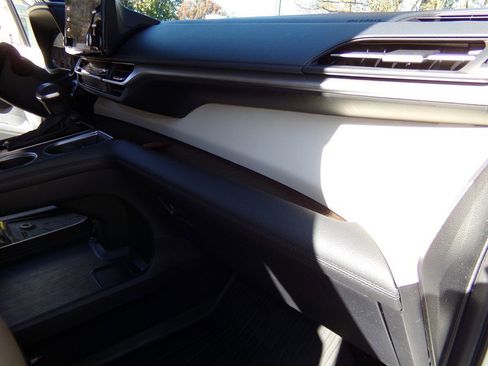 Used 2024 Toyota Sienna XLE image 35