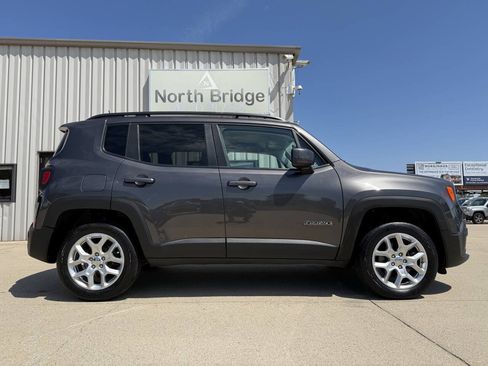 Used 2018 Jeep Renegade Latitude AWD/4WD image 24