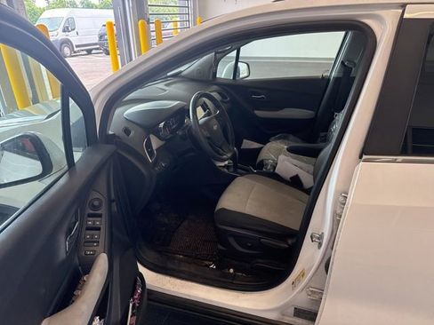 Used 2017 Chevrolet Trax LT FWD image 5