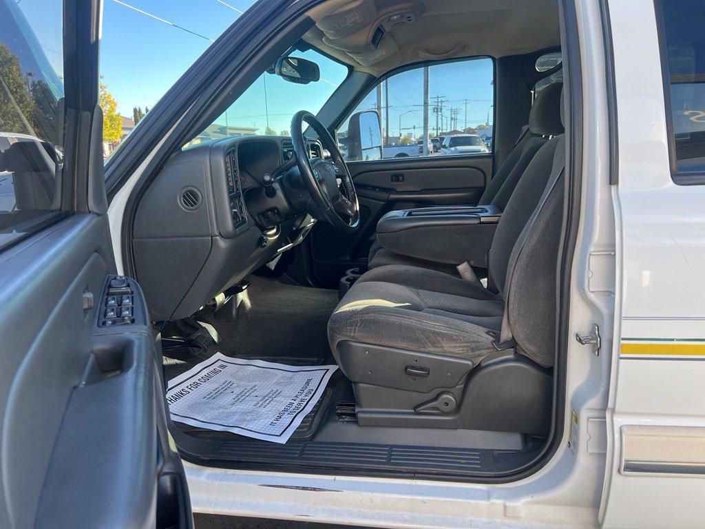 Used 2006 Chevrolet Silverado 2500 LT w/ Onstar Plus Package AWD/4WD image 12
