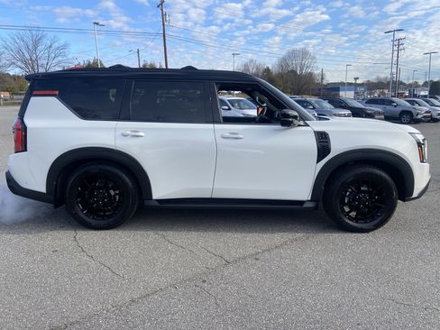 Certified 2025 Nissan Armada PRO-4X image 4