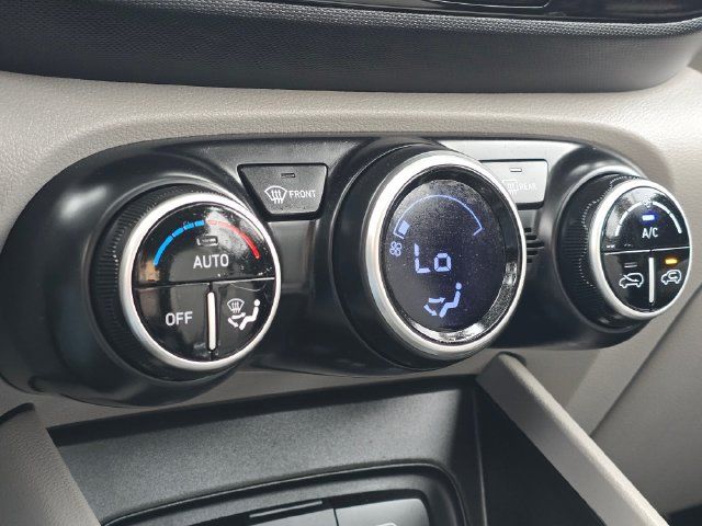Certified 2025 Hyundai Venue SEL FWD image 32
