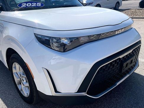 Used 2025 Kia Soul S FWD image 32