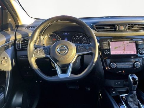 Used 2022 Nissan Rogue Sport SL image 8