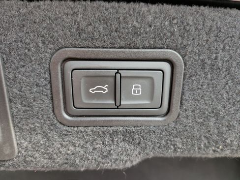 Certified 2021 Audi A8 L 3.0T image 41