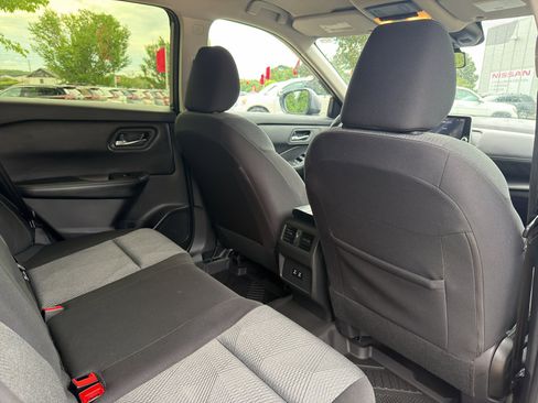 Used 2024 Nissan Rogue SV FWD image 18