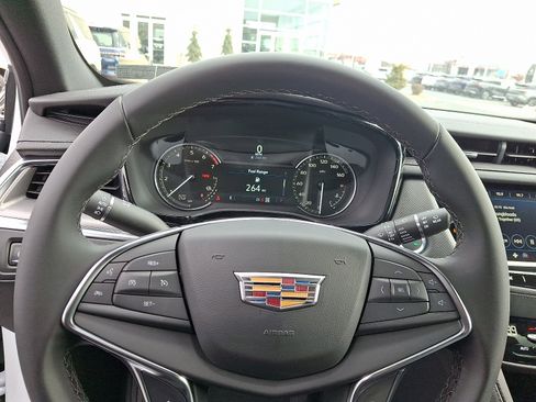 New 2026 Cadillac XT5 Luxury image 19