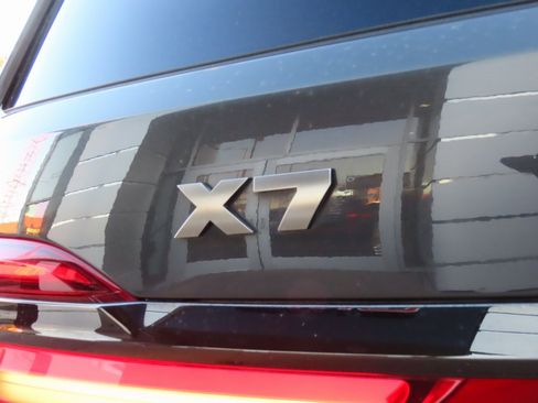 Used 2021 BMW X7 M50i image 20