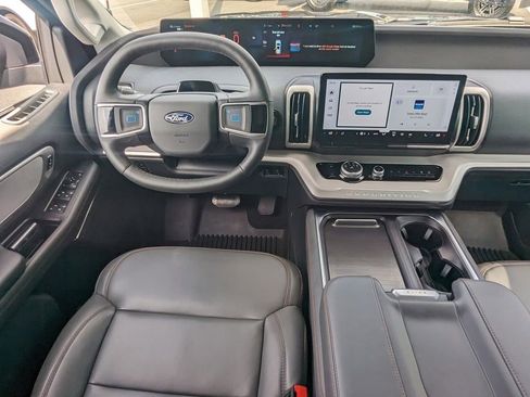 New 2025 Ford Expedition Active image 21