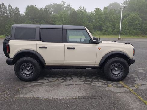 Certified 2025 Ford Bronco Badlands AWD/4WD image 3