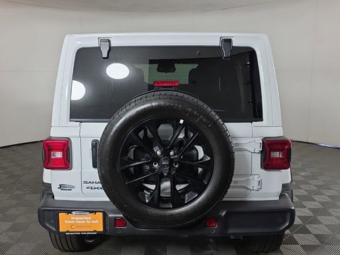 Used 2025 Jeep Wrangler Unlimited Sahara w/ Safety Group AWD/4WD image 7