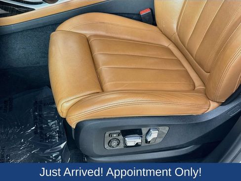 Used 2020 BMW X7 xDrive40i w/ Premium Package AWD/4WD image 24