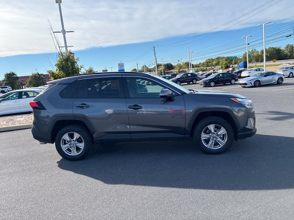 Used 2025 Toyota RAV4 XLE AWD/4WD image 5