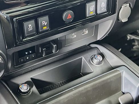 Used 2021 Nissan Titan PRO-4X w/ Pro-4x Convenience Package AWD/4WD image 20
