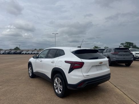 Used 2025 Chevrolet Trax LS image 15