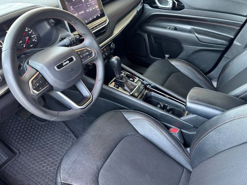 Used 2025 Jeep Compass Trailhawk AWD/4WD image 4