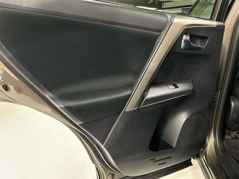 Used 2015 Toyota RAV4 XLE image 22