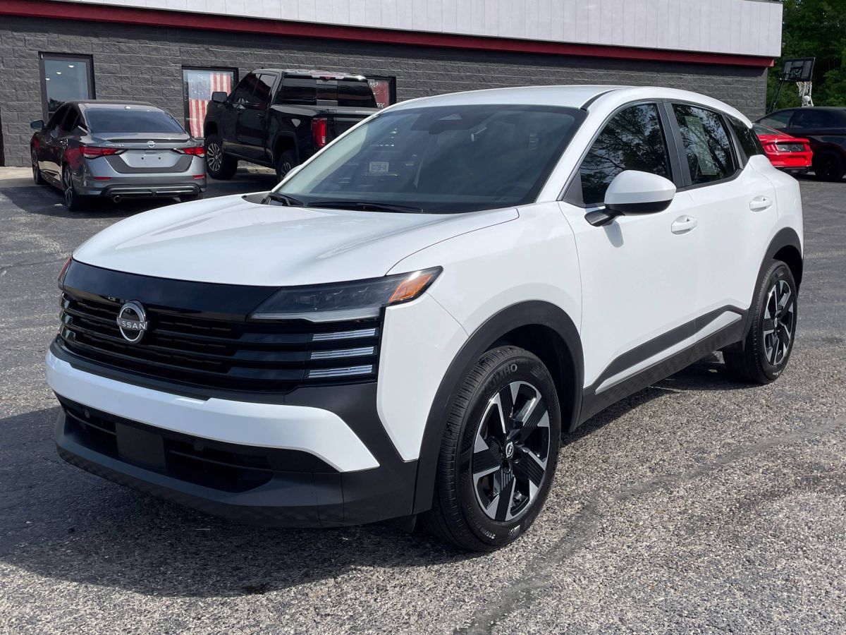 Used 2025 Nissan Kicks SV AWD/4WD image 1