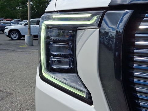 Used 2024 GMC Yukon XL Denali Ultimate AWD/4WD image 9