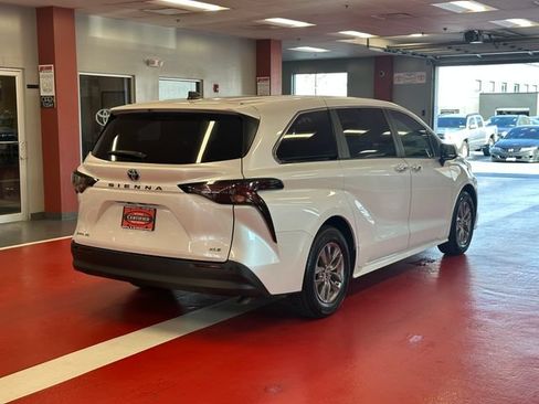 Certified 2025 Toyota Sienna XLE AWD/4WD image 4
