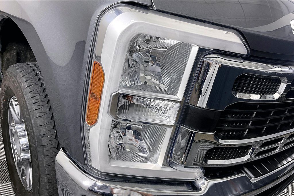 Used 2025 Ford F350 XLT w/ FX4 Off-Road Package AWD/4WD image 32