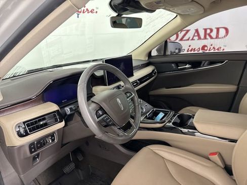 Used 2023 Lincoln Nautilus Reserve image 12