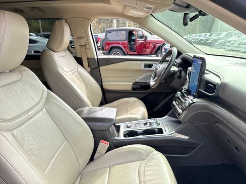 Used 2021 Ford Explorer Platinum w/ Equipment Group 601A image 29