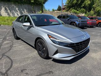 Used 2023 Hyundai Elantra SEL video 1