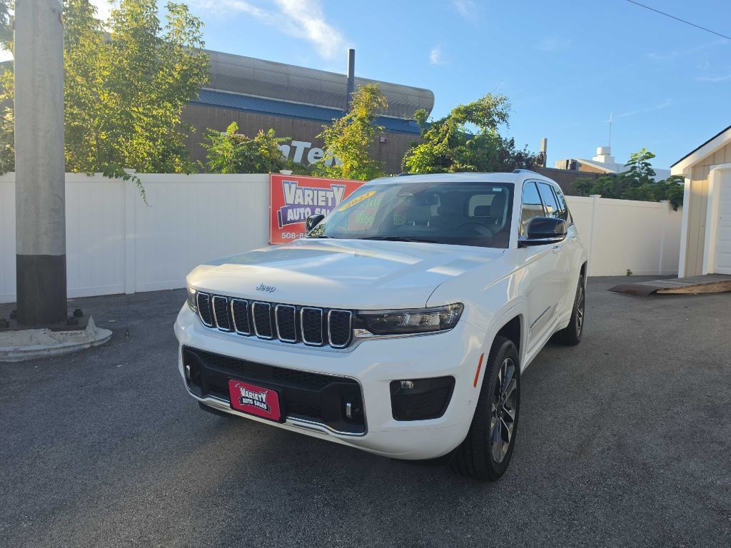 Used 2023 Jeep Grand Cherokee Overland w/ Luxury Tech Group IV AWD/4WD image 13