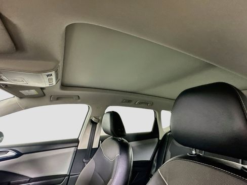 Used 2023 Volkswagen Taos SE w/ Panoramic Sunroof Package FWD image 24