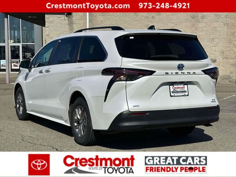Certified 2023 Toyota Sienna XLE image 4