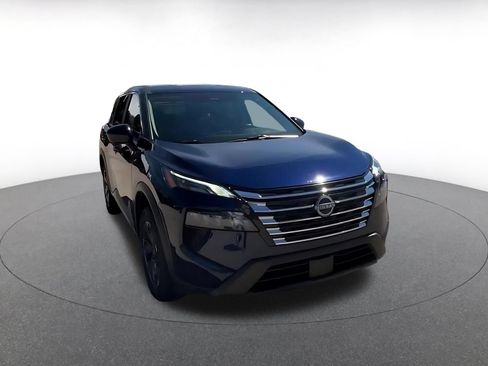 Used 2025 Chevrolet Equinox LT AWD/4WD image 3