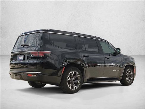 Used 2023 Jeep Wagoneer Series III w/ Preferred Equipment Group AWD/4WD image 5