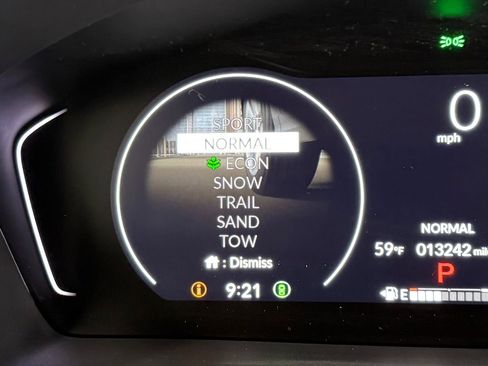 Used 2025 Honda Pilot TrailSport image 23