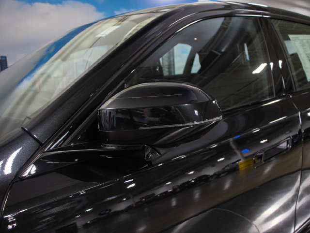 Used 2027 BMW i7 xDrive50 w/ M Sport Package AWD/4WD image 8