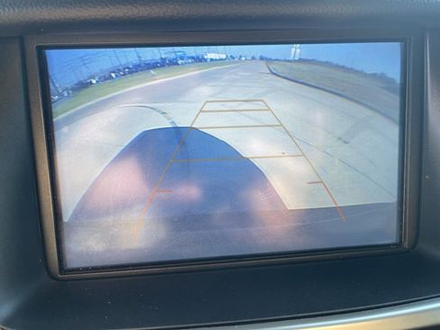 Used 2018 Chevrolet Suburban LT image 23